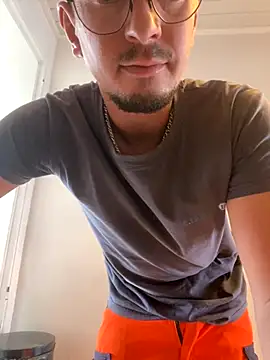 Sunsyyyy online show from October 20, 2025, 11:11 am