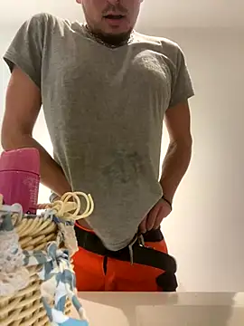 Sunsyyyy online show from October 31, 2025, 5:20 pm