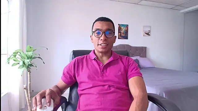 Snapshot of Aaronblack1_ chatting on July 7, 2026, 5:38 pm Aaronblack1 online show from July 7, 2026, 5:38 pm