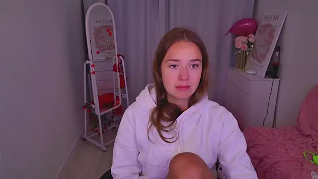 Snapshot of LovelyJessie chatting on February 18, 2026, 1:40 pm LovelyJessie online show from February 18, 2026, 1:40 pm