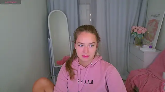 Snapshot of LovelyJessie chatting on October 10, 2025, 1:56 pm LovelyJessie online show from October 10, 2025, 1:56 pm