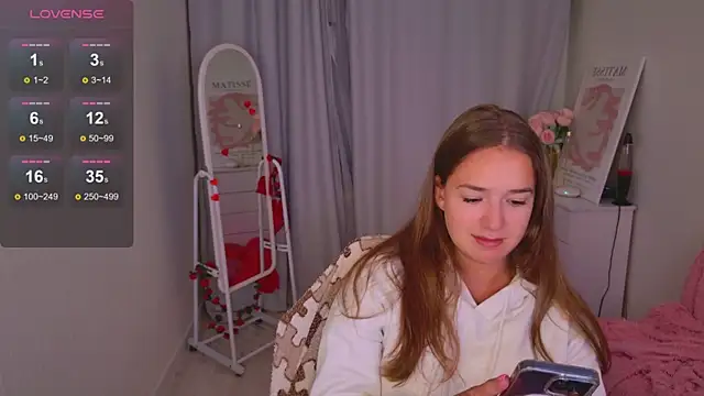 Snapshot of LovelyJessie chatting on February 19, 2026, 2:03 pm LovelyJessie online show from February 19, 2026, 2:03 pm