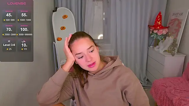 Snapshot of LovelyJessie chatting on October 15, 2025, 12:57 pm LovelyJessie online show from October 15, 2025, 12:57 pm