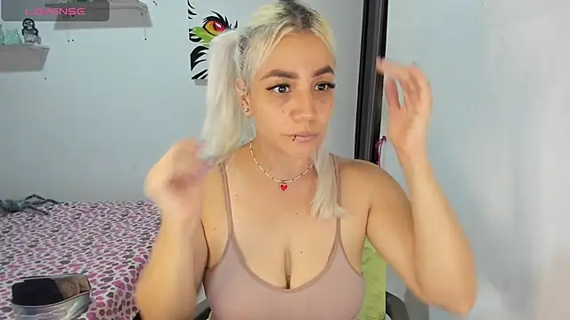 Snapshot of LuCKy_JoK chatting on November 26, 2025, 9:04 pm LuCKy JoK online show from November 26, 2025, 9:04 pm