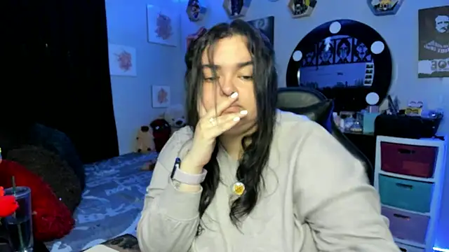 Snapshot of Luise_Meyrink chatting on December 5, 2025, 3:49 am Luise Meyrink online show from December 5, 2025, 3:49 am