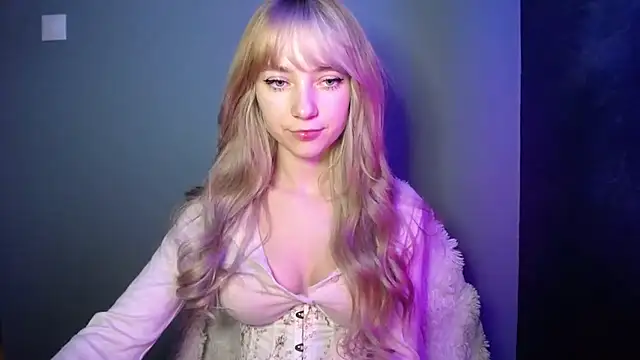 Snapshot of LuciaYoung chatting on November 9, 2025, 7:56 am LuciaYoung online show from November 9, 2025, 7:56 am