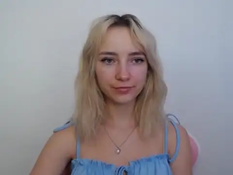 LuciaYoung online show from July 25, 2026, 6:43 am