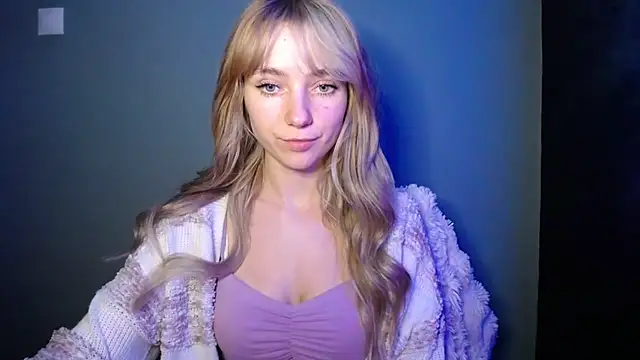 Snapshot of LuciaYoung chatting on November 25, 2025, 7:47 pm LuciaYoung online show from November 25, 2025, 7:47 pm