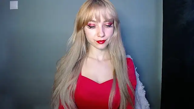 Snapshot of LuciaYoung chatting on November 19, 2025, 7:41 am LuciaYoung online show from November 19, 2025, 7:41 am