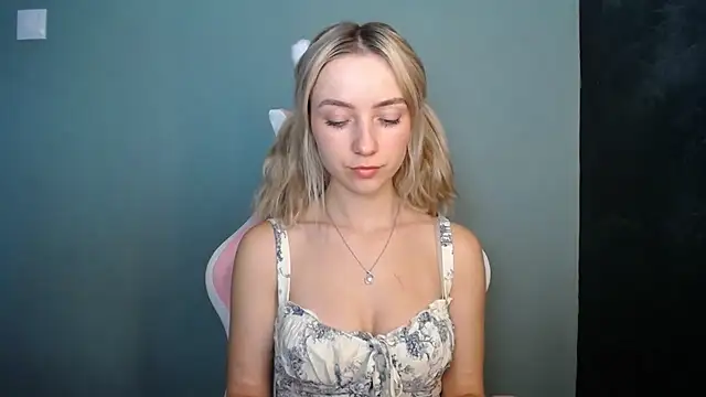 LuciaYoung online show from July 8, 2026, 12:17 pm