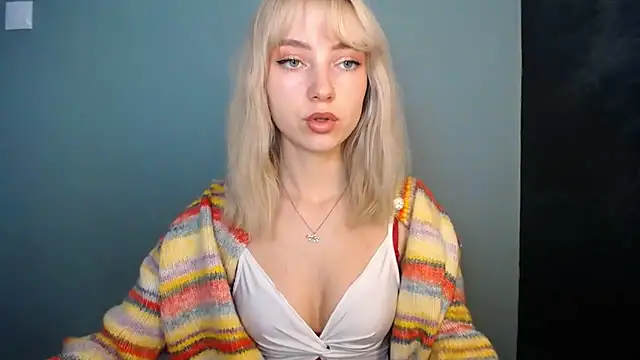 LuciaYoung online show from July 6, 2026, 12:12 pm