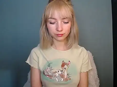 LuciaYoung online show from March 9, 2026, 7:34 am