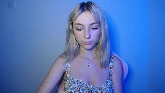 LuciaYoung online show from July 16, 2026, 6:16 pm