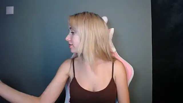 LuciaYoung online show from June 21, 2026, 6:36 pm