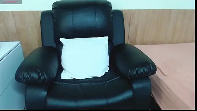 Snapshot of Issa_Km_ chatting on February 15, 2025, 7:38 am Issa Km online show from February 15, 2025, 7:38 am