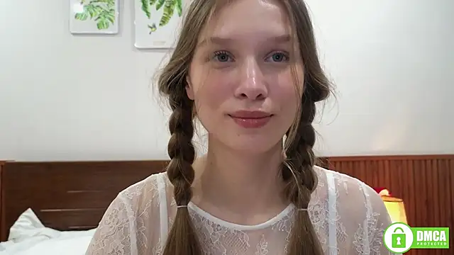 Snapshot of CutieBeauty chatting on April 16, 2026, 8:15 am CutieBeauty online show from April 16, 2026, 8:15 am