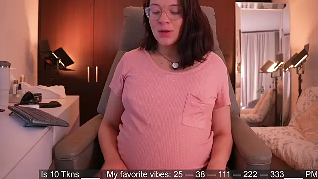 Anah s online show from May 4, 2026, 2:26 am