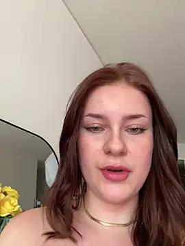 Snapshot of MaribelRiver chatting on June 6, 2026, 2:33 pm MaribelRiver online show from June 6, 2026, 2:33 pm