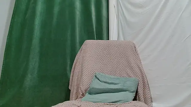 Snapshot of Luckyalice_4u chatting on May 16, 2026, 10:42 pm Luckyalice 4u online show from May 16, 2026, 10:42 pm