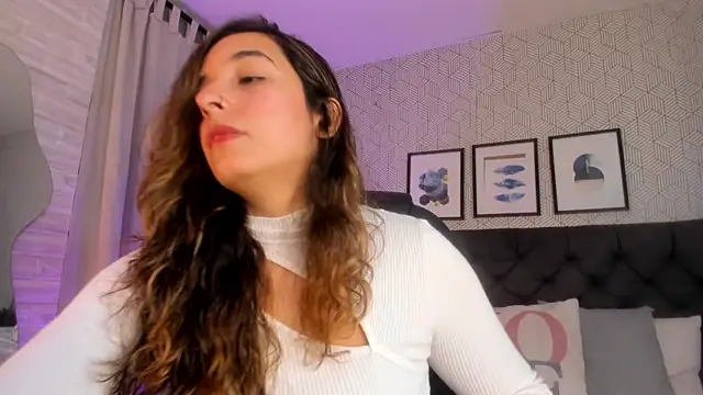 emma  smith1 online show from February 5, 2025, 12:49 pm