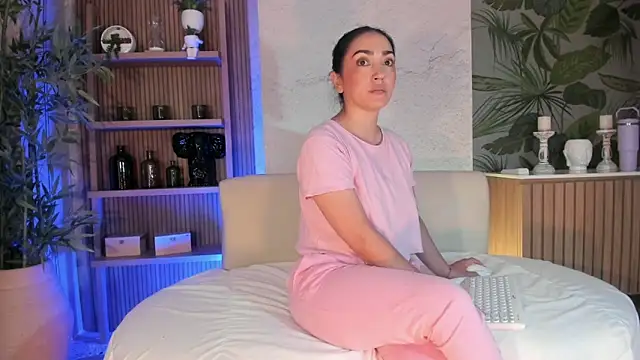 Snapshot of LIAH_IZUMI chatting on November 16, 2025, 1:05 pm LIAH IZUMI online show from November 16, 2025, 1:05 pm