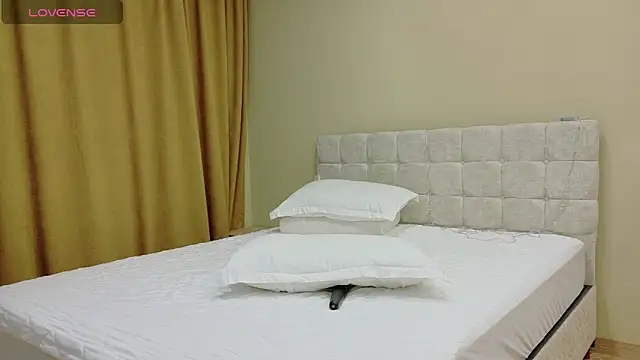 Linajill online show from December 21, 2025, 4:25 am