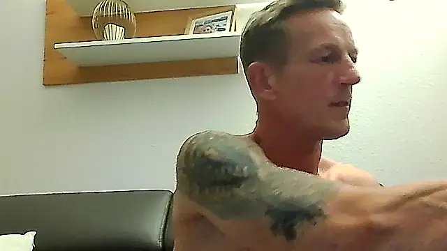 Snapshot of dirks71 chatting on April 11, 2026, 9:07 pm dirks71 online show from April 11, 2026, 9:07 pm