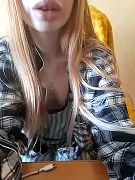 Elza kom online show from February 15, 2026, 4:46 am