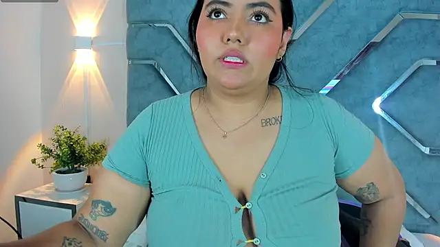 Snapshot of LucciaPorter chatting on June 30, 2026, 3:12 pm LucciaPorter online show from June 30, 2026, 3:12 pm