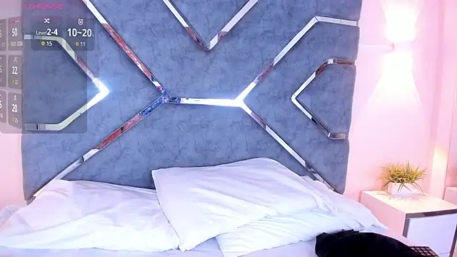 Snapshot of LucciaPorter chatting on October 20, 2025, 7:14 pm LucciaPorter online show from October 20, 2025, 7:14 pm