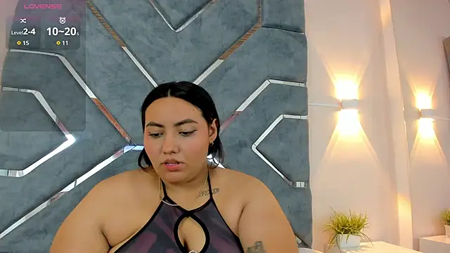 Snapshot of LucciaPorter chatting on October 23, 2025, 8:51 pm LucciaPorter online show from October 23, 2025, 8:51 pm