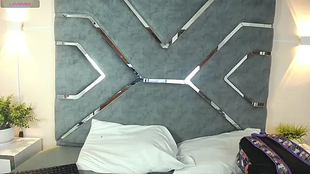 Snapshot of LucciaPorter chatting on March 14, 2026, 1:28 pm LucciaPorter online show from March 14, 2026, 1:28 pm