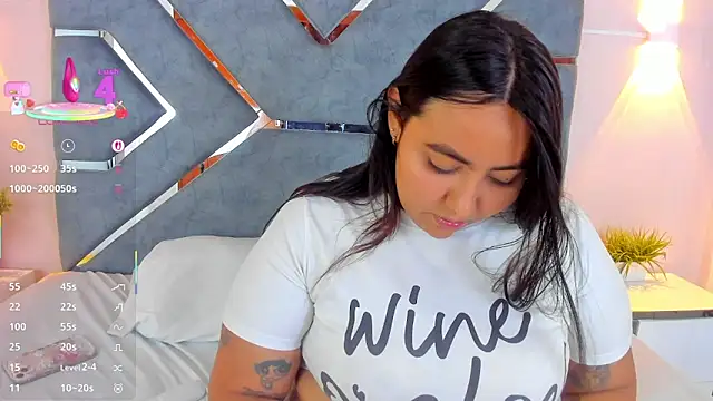 Snapshot of LucciaPorter chatting on March 16, 2026, 1:37 pm LucciaPorter online show from March 16, 2026, 1:37 pm