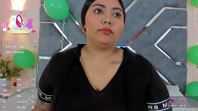 Snapshot of LucciaPorter chatting on March 18, 2026, 1:57 pm LucciaPorter online show from March 18, 2026, 1:57 pm