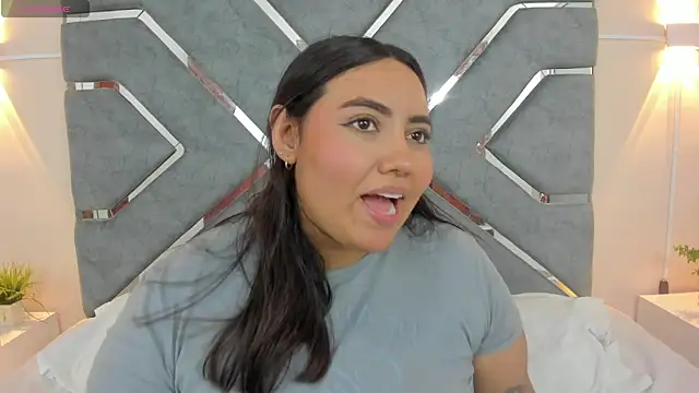 Snapshot of LucciaPorter chatting on October 8, 2025, 9:26 pm LucciaPorter online show from October 8, 2025, 9:26 pm