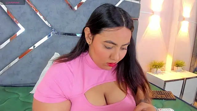 Snapshot of LucciaPorter chatting on March 19, 2026, 1:44 pm LucciaPorter online show from March 19, 2026, 1:44 pm