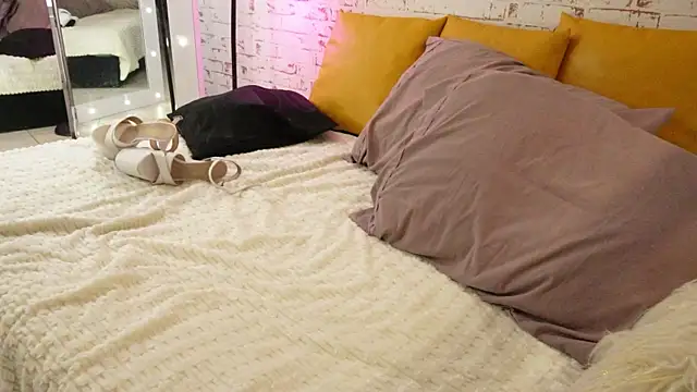 Sofhia cruz online show from November 10, 2025, 8:14 pm