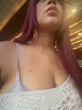 Snapshot of RavenM8 chatting on April 7, 2026, 10:44 pm RavenM8 online show from April 7, 2026, 10:44 pm