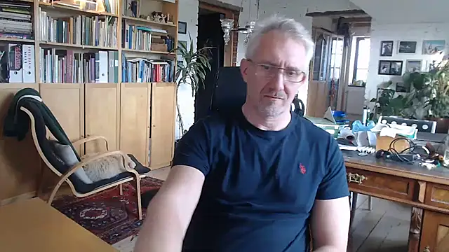 Snapshot of tom-swede chatting on December 2, 2025, 12:07 pm tom-swede online show from December 2, 2025, 12:07 pm