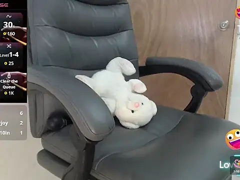 Snapshot of sweettmiah chatting on December 17, 2025, 6:57 pm sweettmiah online show from December 17, 2025, 6:57 pm