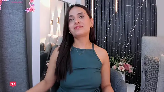 Snapshot of katrina_kaif_x chatting on June 1, 2026, 7:02 pm katrina kaif x online show from June 1, 2026, 7:02 pm