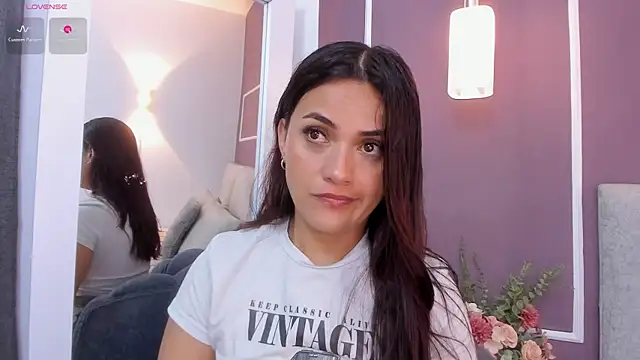 Snapshot of katrina_kaif_x chatting on July 27, 2026, 7:21 pm katrina kaif x online show from July 27, 2026, 7:21 pm