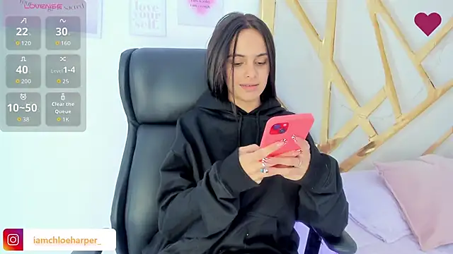 Snapshot of ChloeHarper_ chatting on October 17, 2025, 7:04 pm ChloeHarper online show from October 17, 2025, 7:04 pm