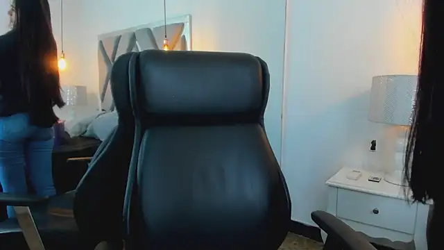 Snapshot of ChloeHarper_ chatting on October 15, 2025, 1:19 pm ChloeHarper online show from October 15, 2025, 1:19 pm