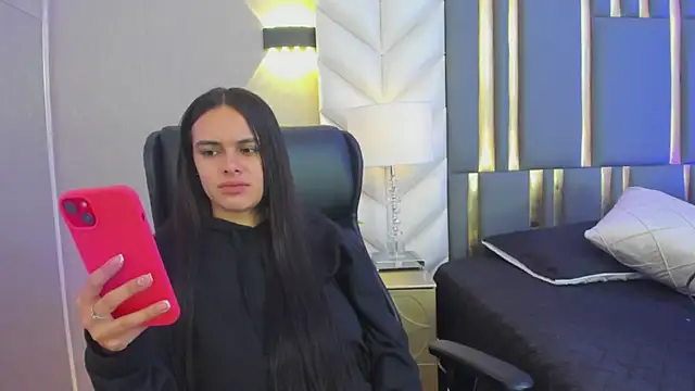 ChloeHarper  online show from April 29, 2026, 11:47 am