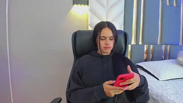Snapshot of ChloeHarper_ chatting on May 26, 2026, 11:41 am ChloeHarper online show from May 26, 2026, 11:41 am