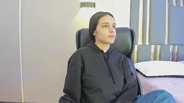 Snapshot of ChloeHarper_ chatting on June 1, 2026, 11:43 am ChloeHarper online show from June 1, 2026, 11:43 am