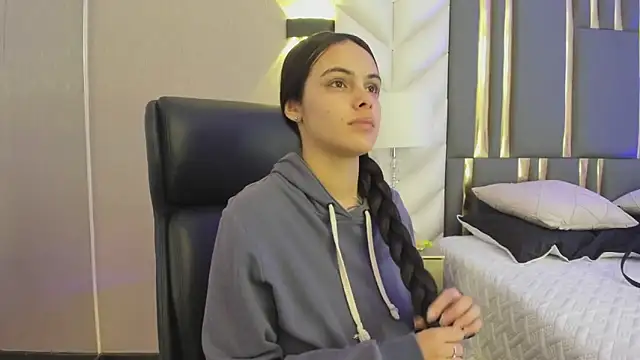 Snapshot of ChloeHarper_ chatting on June 8, 2026, 11:44 am ChloeHarper online show from June 8, 2026, 11:44 am