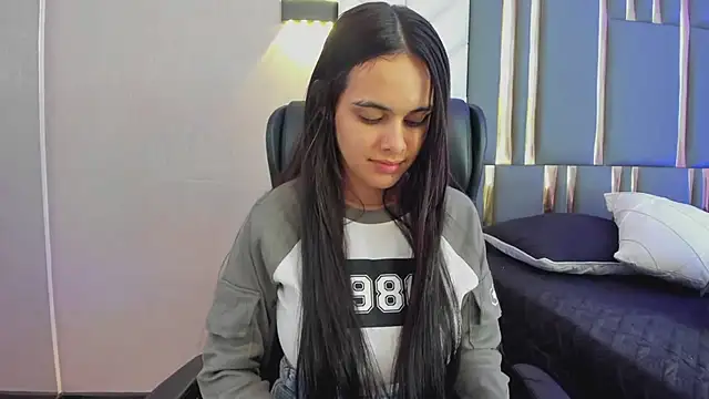Snapshot of ChloeHarper_ chatting on May 30, 2026, 11:49 am ChloeHarper online show from May 30, 2026, 11:49 am