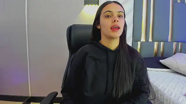 Snapshot of ChloeHarper_ chatting on June 5, 2026, 1:28 pm ChloeHarper online show from June 5, 2026, 1:28 pm